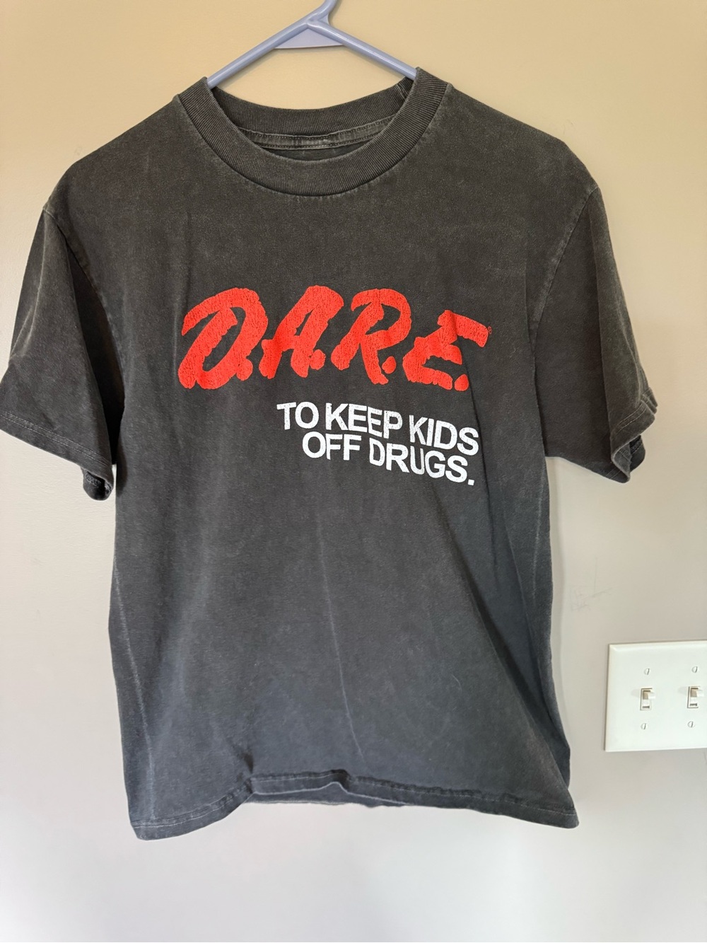 Women’s Black Graphic Tee – DARE Vintage